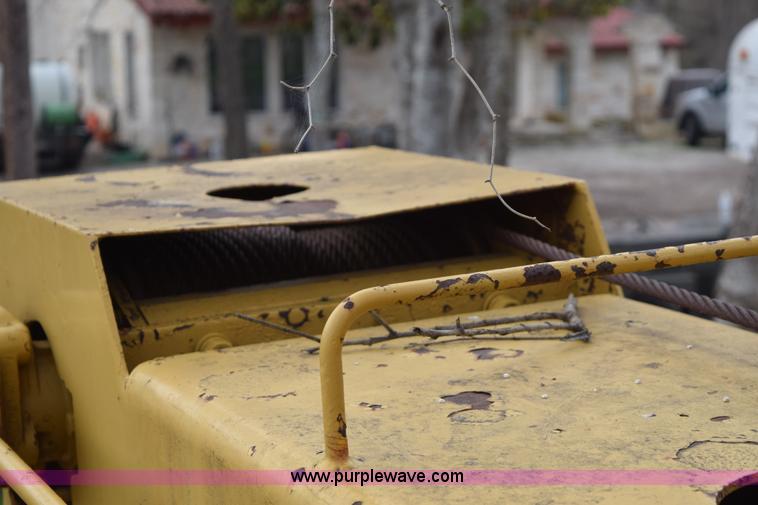 image for item E6277 1975 Broderson RTR701B carry deck crane