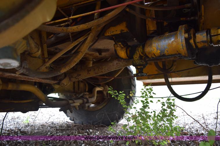 image for item E6277 1975 Broderson RTR701B carry deck crane