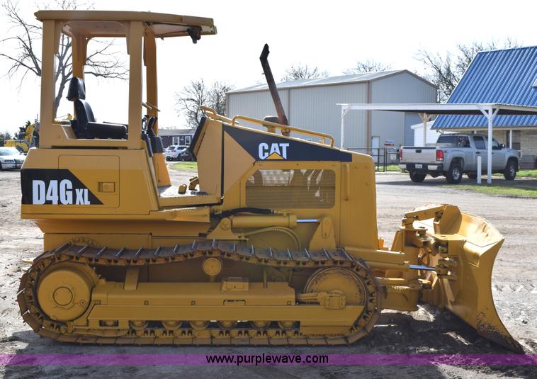 image for item E6282 2003 Caterpillar D4G XL dozer