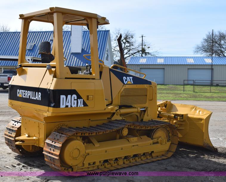 image for item E6282 2003 Caterpillar D4G XL dozer