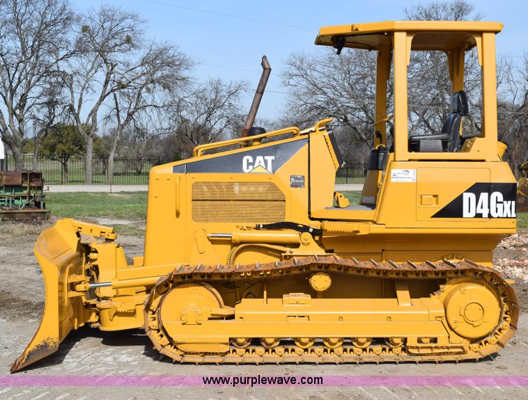 image for item E6282 2003 Caterpillar D4G XL dozer