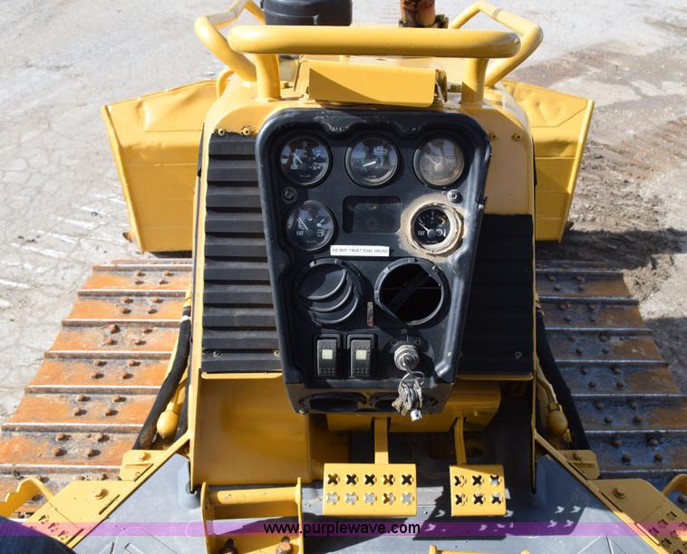 image for item E6282 2003 Caterpillar D4G XL dozer