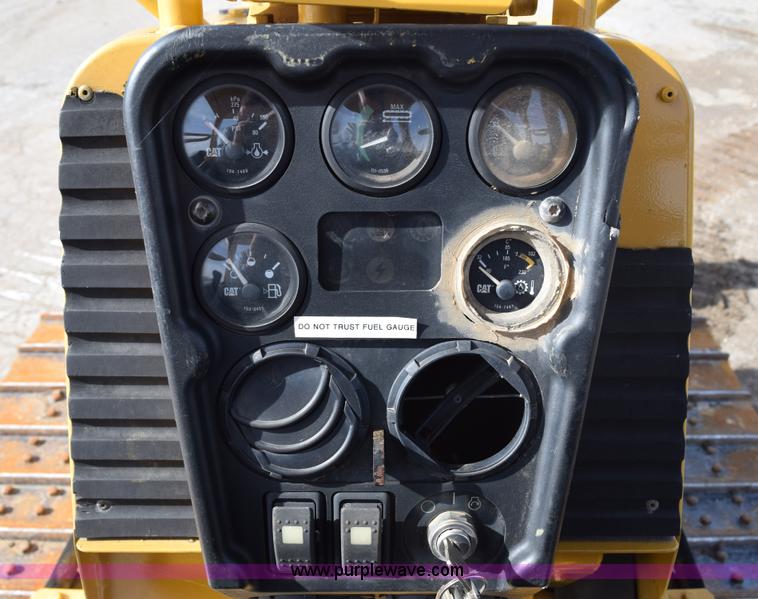 image for item E6282 2003 Caterpillar D4G XL dozer