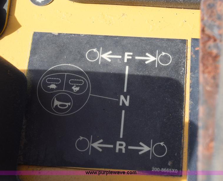 image for item E6282 2003 Caterpillar D4G XL dozer