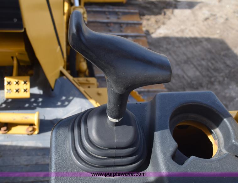 image for item E6282 2003 Caterpillar D4G XL dozer
