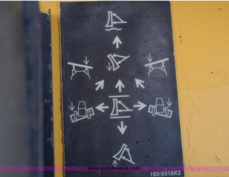 image for item E6282 2003 Caterpillar D4G XL dozer