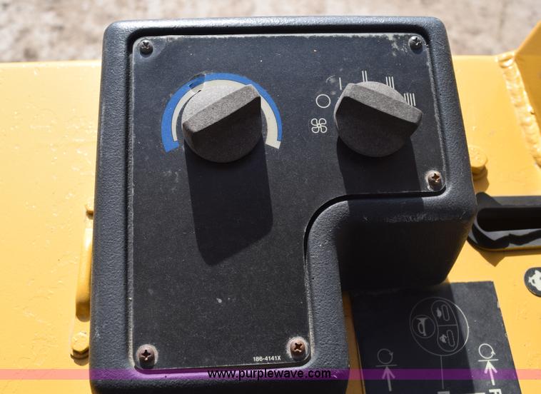 image for item E6282 2003 Caterpillar D4G XL dozer