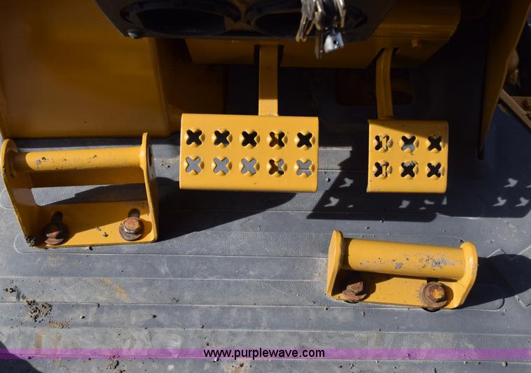 image for item E6282 2003 Caterpillar D4G XL dozer