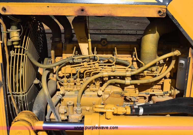 image for item E6282 2003 Caterpillar D4G XL dozer