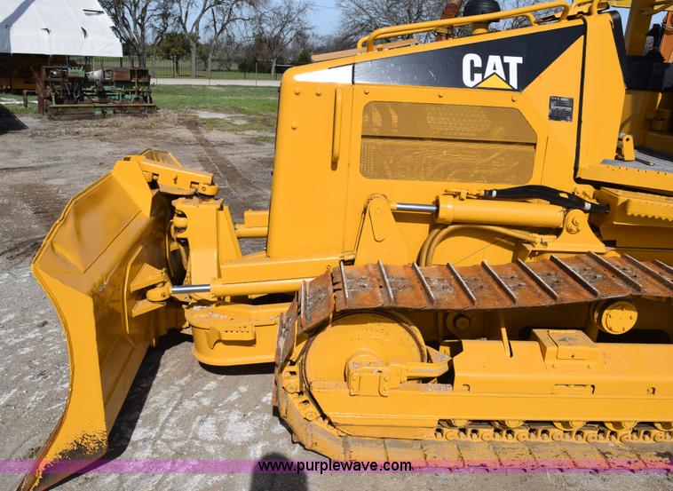 image for item E6282 2003 Caterpillar D4G XL dozer