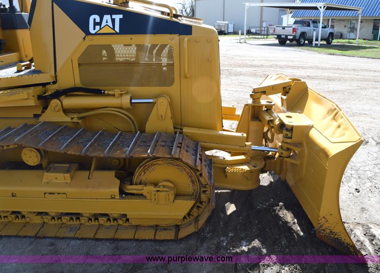image for item E6282 2003 Caterpillar D4G XL dozer