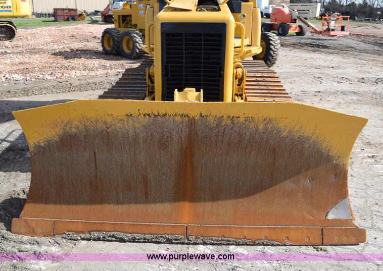 image for item E6282 2003 Caterpillar D4G XL dozer