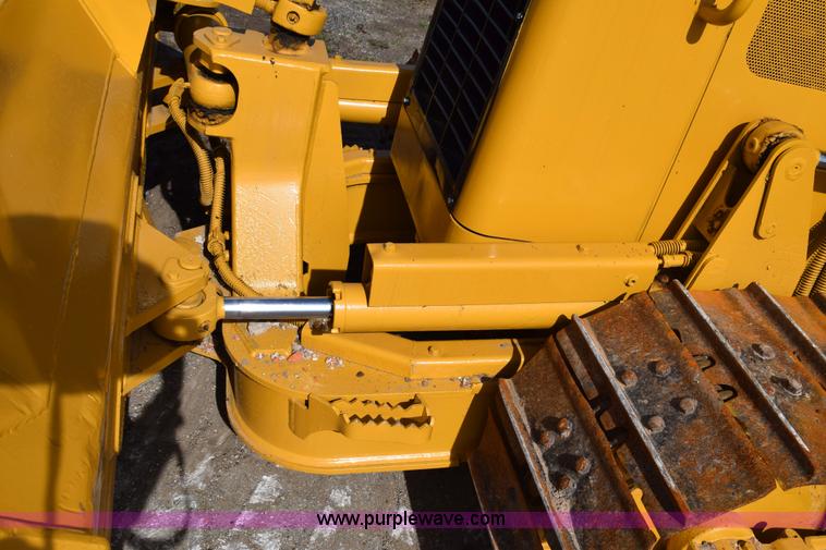 image for item E6282 2003 Caterpillar D4G XL dozer