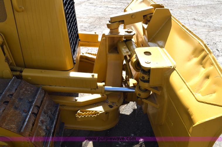 image for item E6282 2003 Caterpillar D4G XL dozer