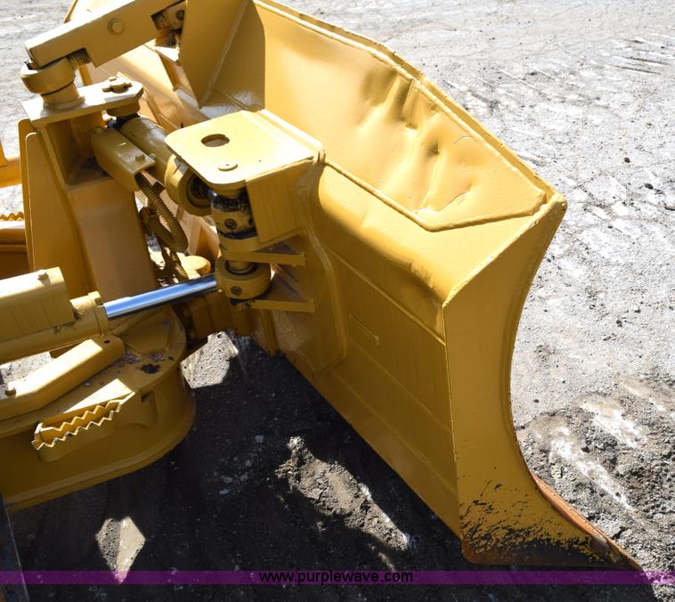 image for item E6282 2003 Caterpillar D4G XL dozer
