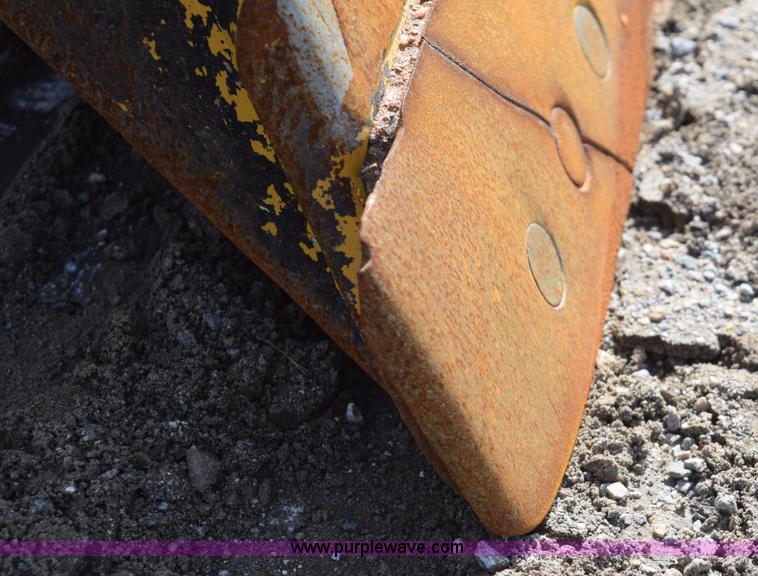 image for item E6282 2003 Caterpillar D4G XL dozer