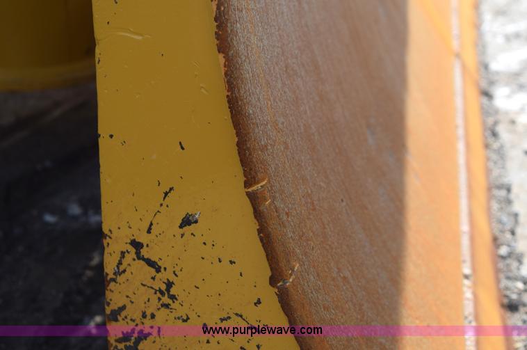 image for item E6282 2003 Caterpillar D4G XL dozer