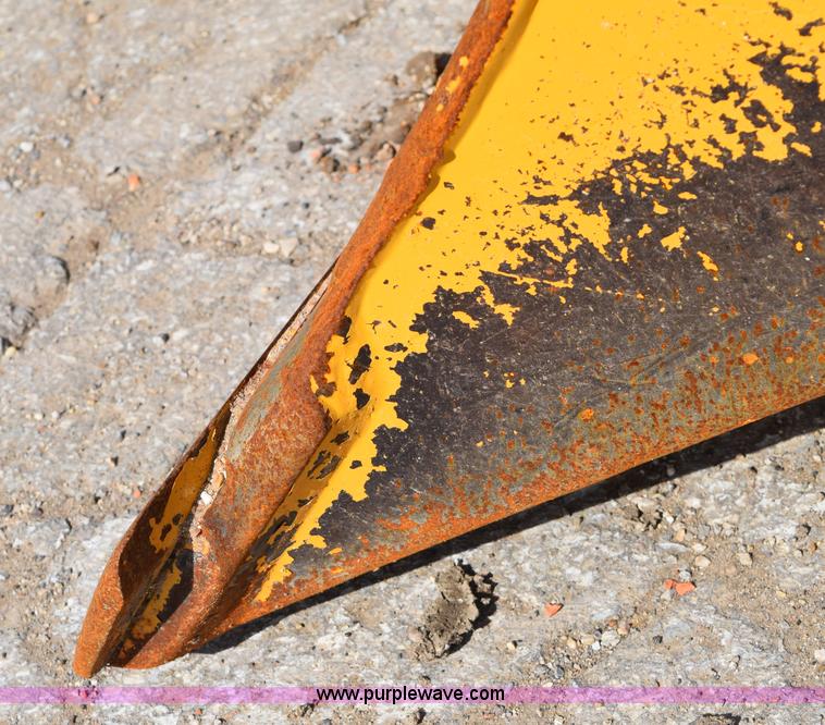 image for item E6282 2003 Caterpillar D4G XL dozer