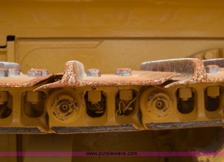 image for item E6282 2003 Caterpillar D4G XL dozer