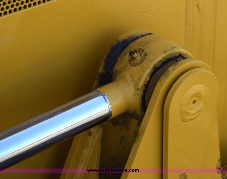 image for item E6282 2003 Caterpillar D4G XL dozer