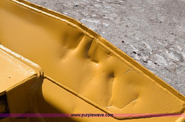 image for item E6282 2003 Caterpillar D4G XL dozer