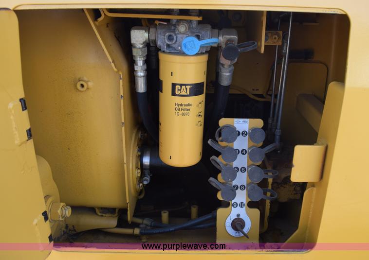 image for item E6282 2003 Caterpillar D4G XL dozer