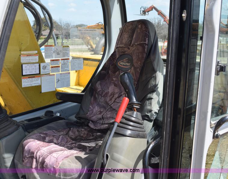 image for item E6284 2006 New Holland E130 SR compact excavator