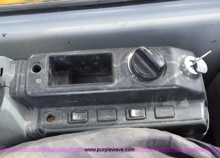 image for item E6284 2006 New Holland E130 SR compact excavator