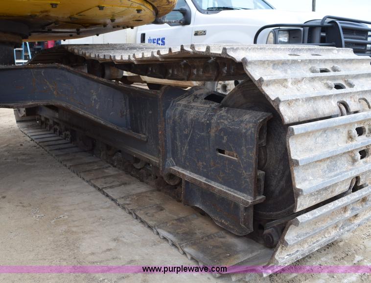 image for item E6284 2006 New Holland E130 SR compact excavator