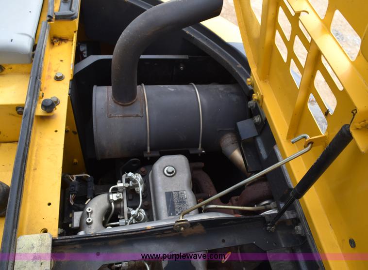 image for item E6284 2006 New Holland E130 SR compact excavator