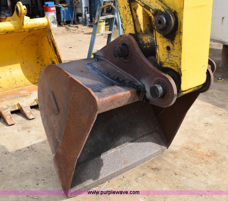 image for item E6284 2006 New Holland E130 SR compact excavator