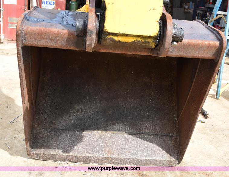 image for item E6284 2006 New Holland E130 SR compact excavator