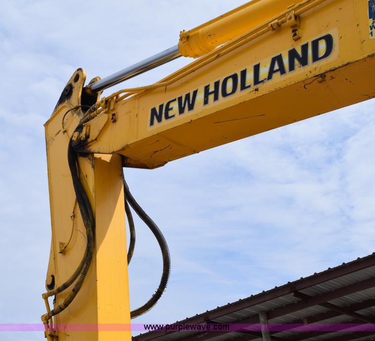 image for item E6284 2006 New Holland E130 SR compact excavator