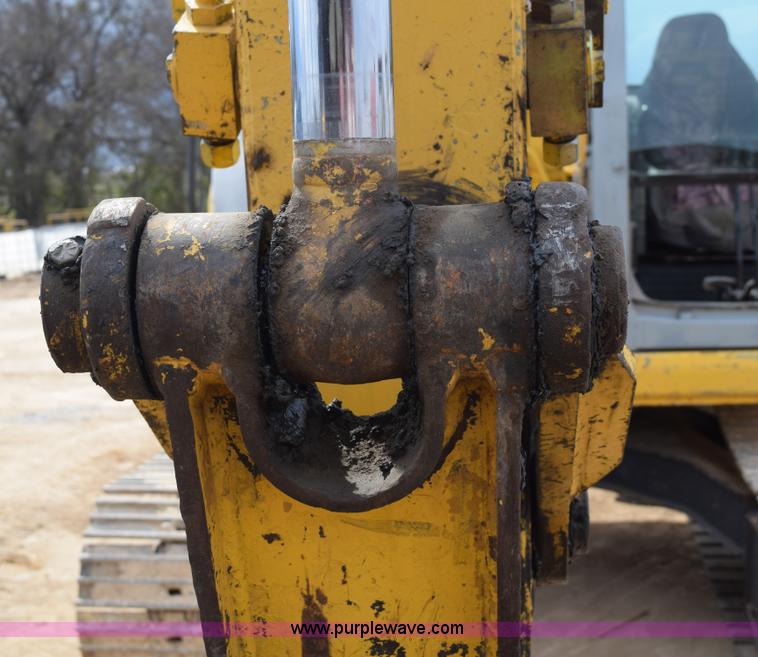 image for item E6284 2006 New Holland E130 SR compact excavator