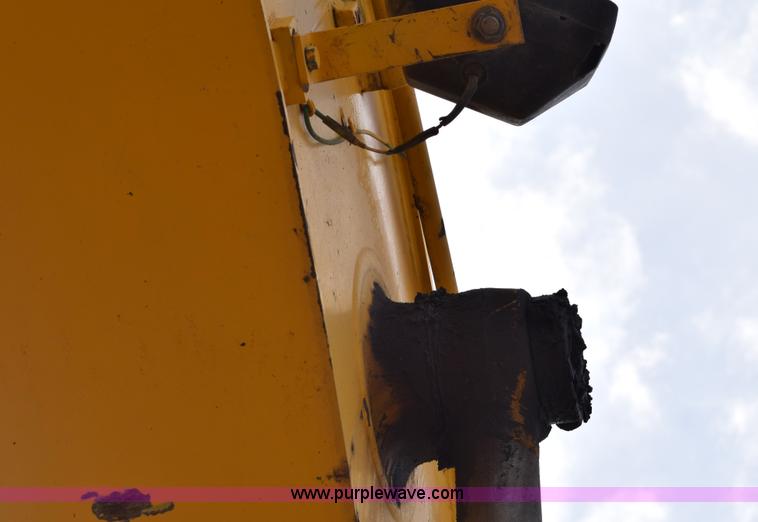 image for item E6284 2006 New Holland E130 SR compact excavator