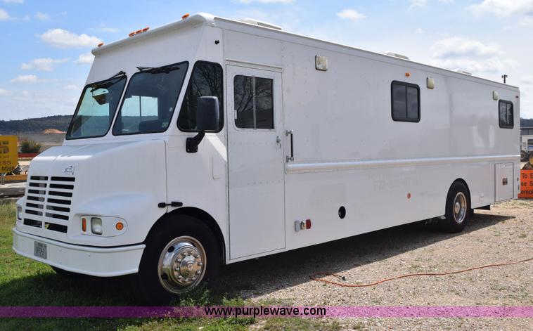 image for item E6285 1999 International Navistar FH1652 RV