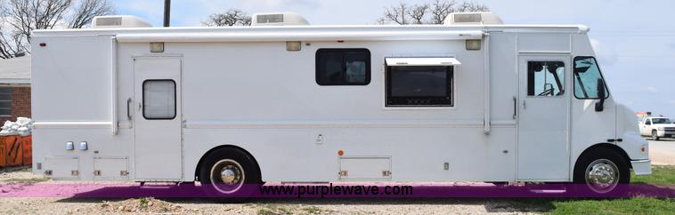 image for item E6285 1999 International Navistar FH1652 RV