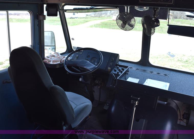 image for item E6285 1999 International Navistar FH1652 RV