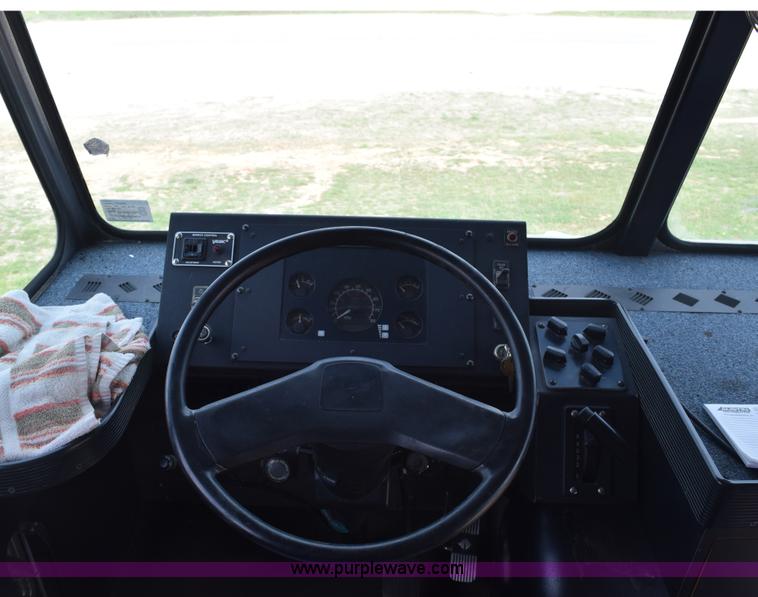 image for item E6285 1999 International Navistar FH1652 RV