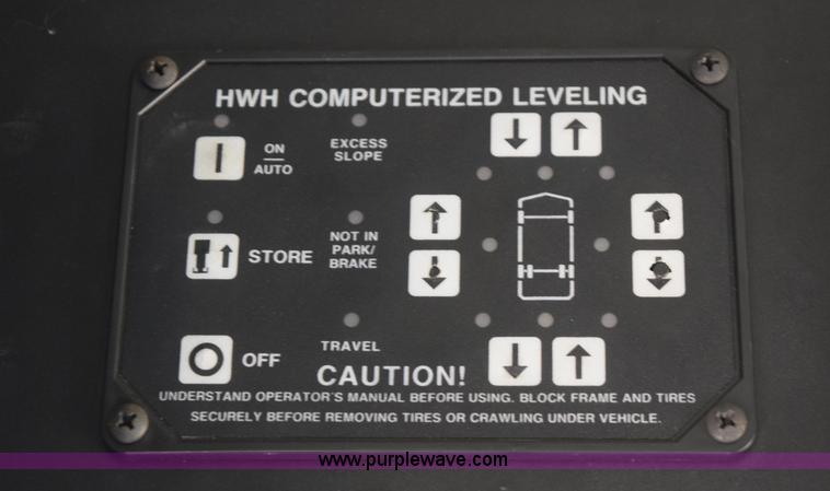 image for item E6285 1999 International Navistar FH1652 RV