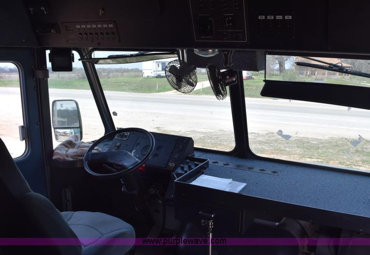 image for item E6285 1999 International Navistar FH1652 RV