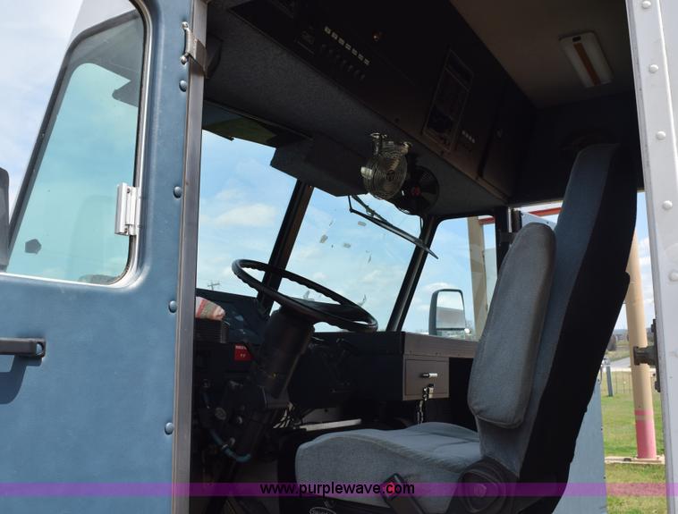 image for item E6285 1999 International Navistar FH1652 RV