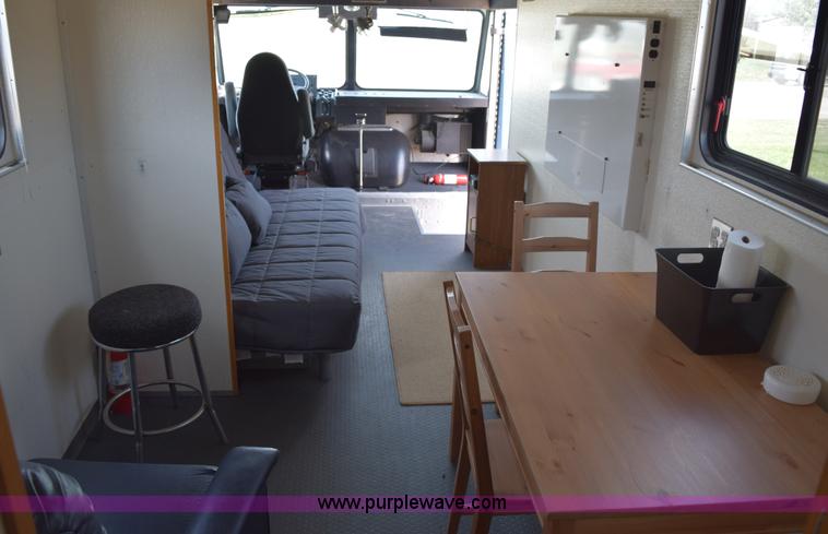 image for item E6285 1999 International Navistar FH1652 RV