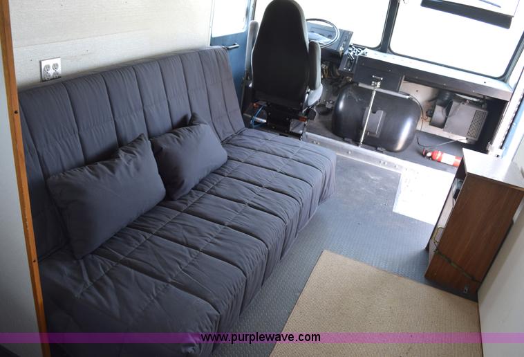 image for item E6285 1999 International Navistar FH1652 RV