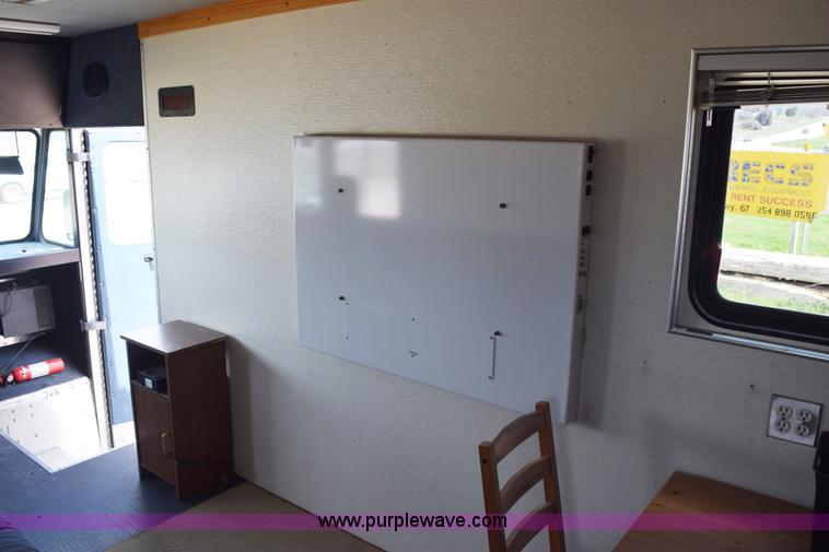 image for item E6285 1999 International Navistar FH1652 RV