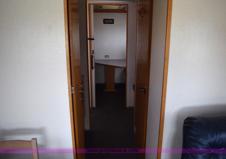 image for item E6285 1999 International Navistar FH1652 RV