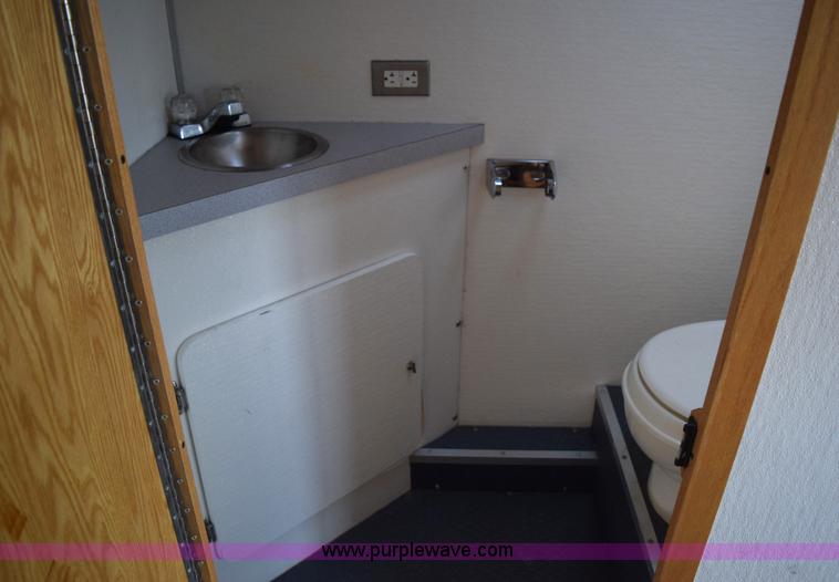 image for item E6285 1999 International Navistar FH1652 RV