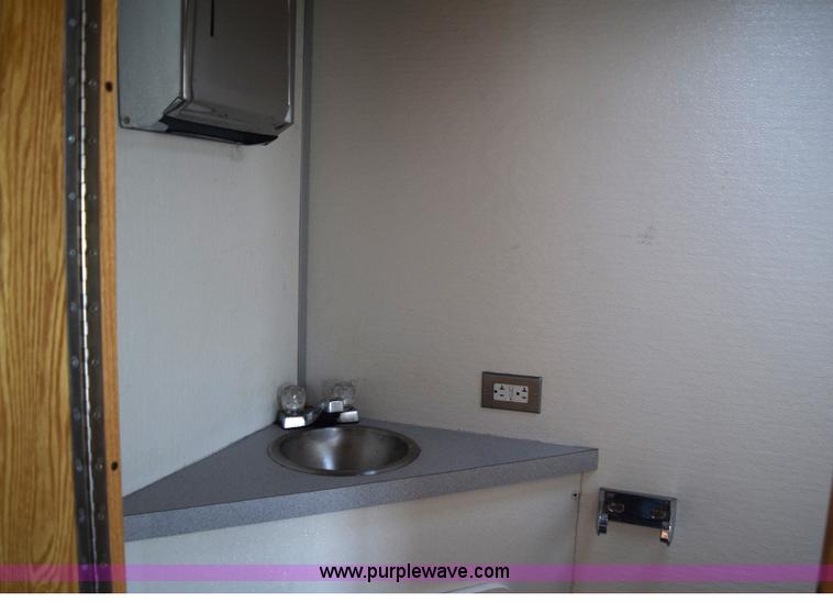 image for item E6285 1999 International Navistar FH1652 RV