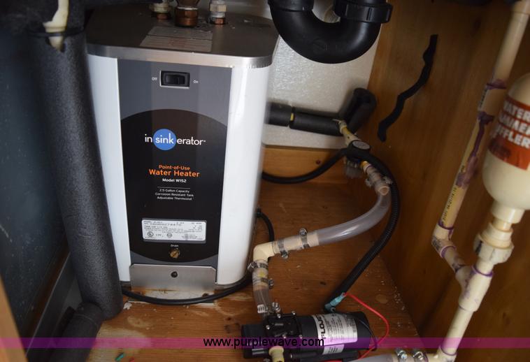 image for item E6285 1999 International Navistar FH1652 RV