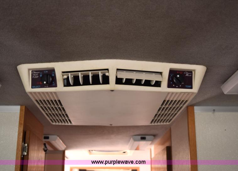 image for item E6285 1999 International Navistar FH1652 RV